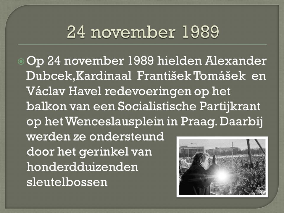  Op 24 november 1989 hielden Alexander Dubcek,Kardinaal František Tomášek en Václav Havel redevoeringen op het balkon van een Socialistische Partijkrant op het Wenceslausplein in Praag.