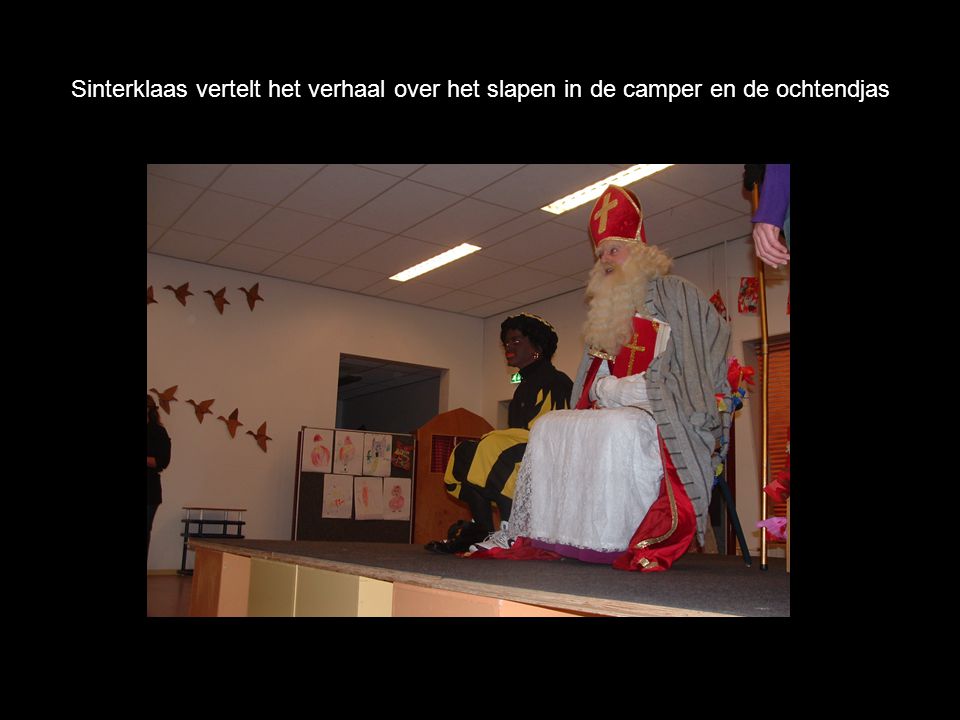 Sinterklaas vertelt het verhaal over het slapen in de camper en de ochtendjas